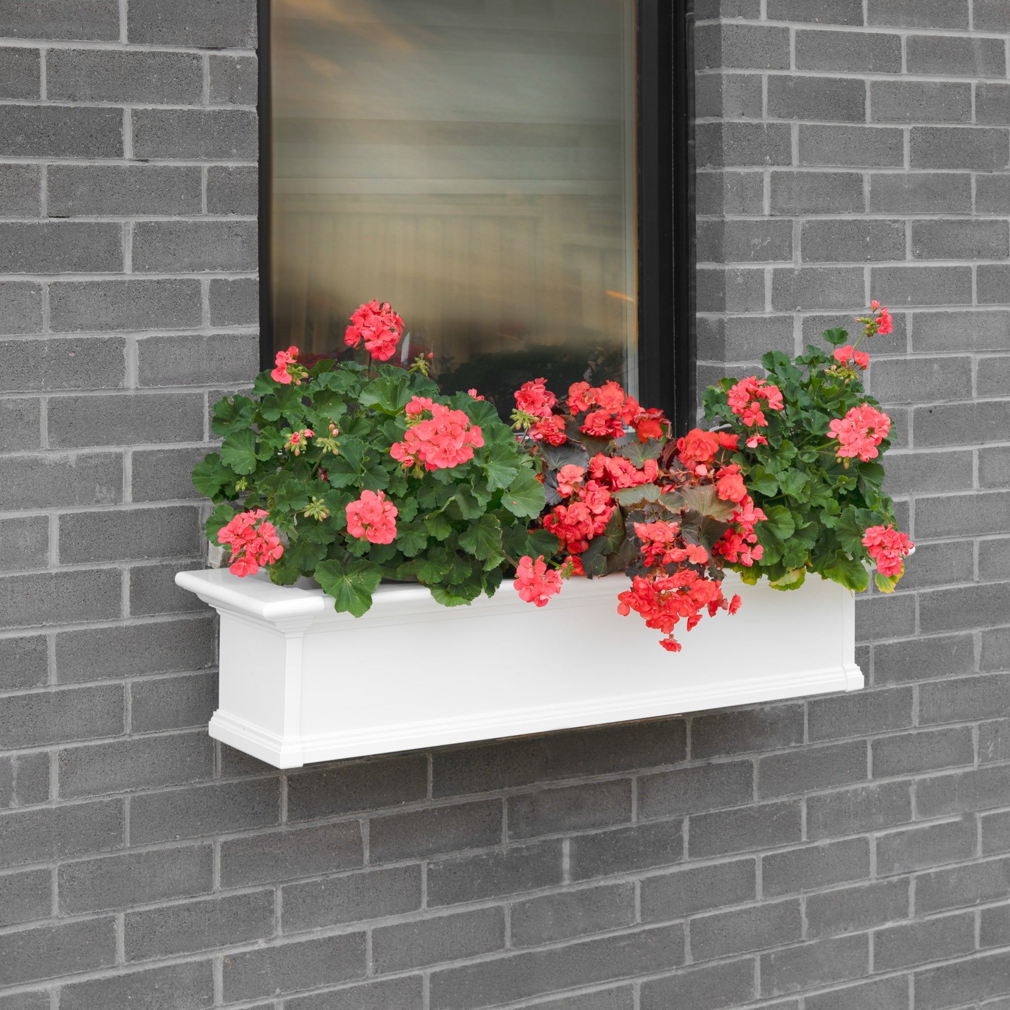 Mayne Yorkshire 4ft Self-Watering Window Box with Steel Wall Mount Brackets