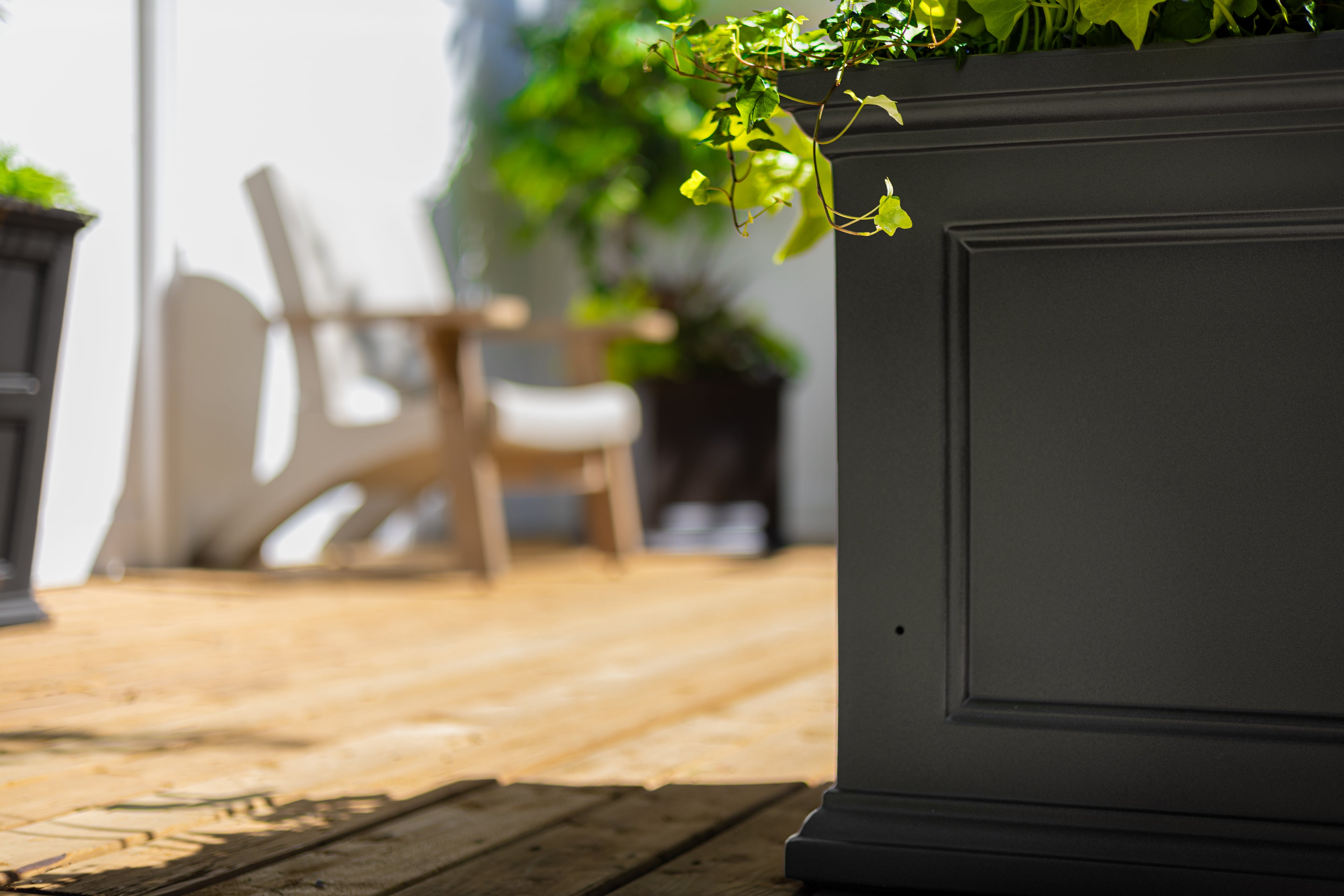 Mayne Fairfield 20-Inch Self-Watering Square Planter