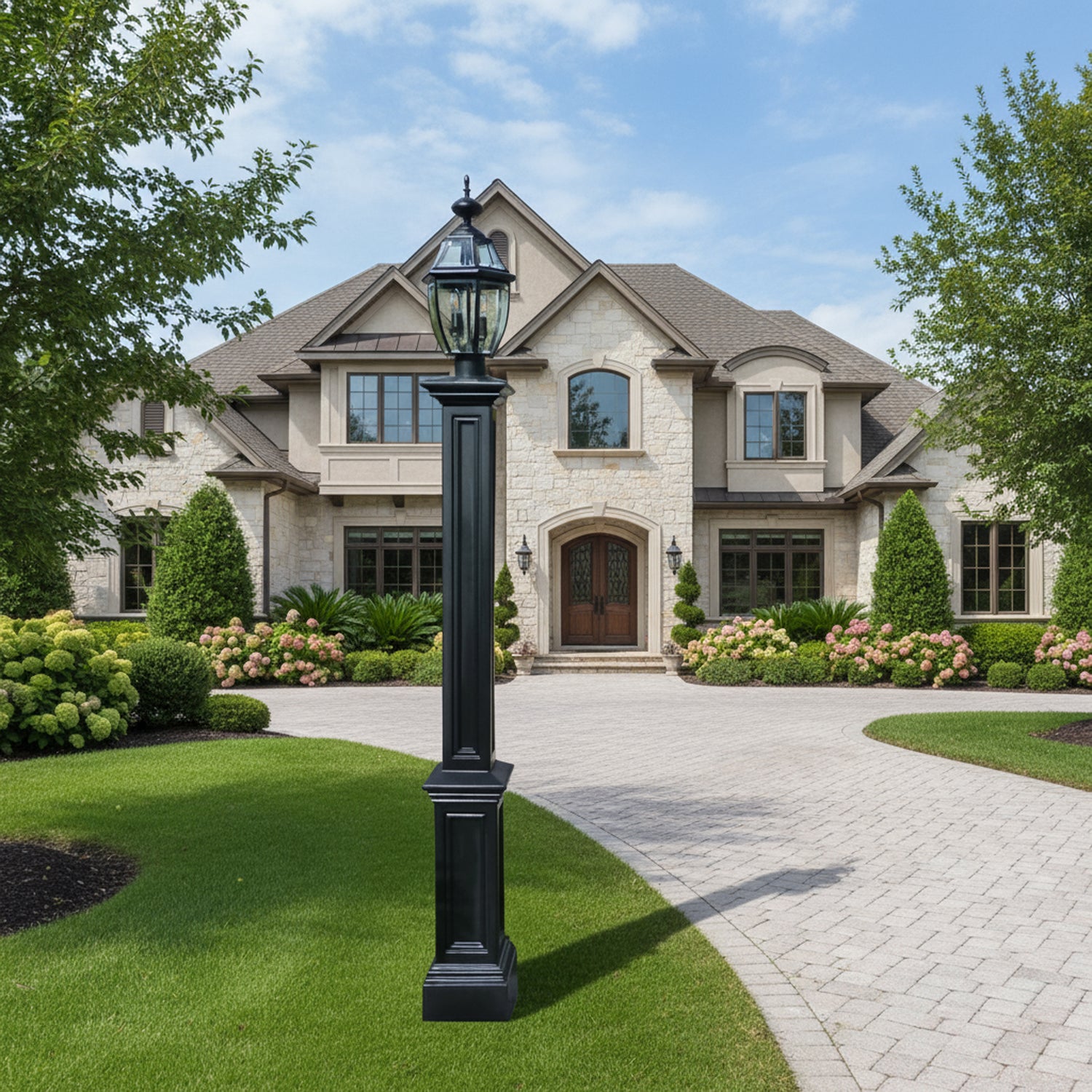Mayne Signature Lamp Post - With Mount