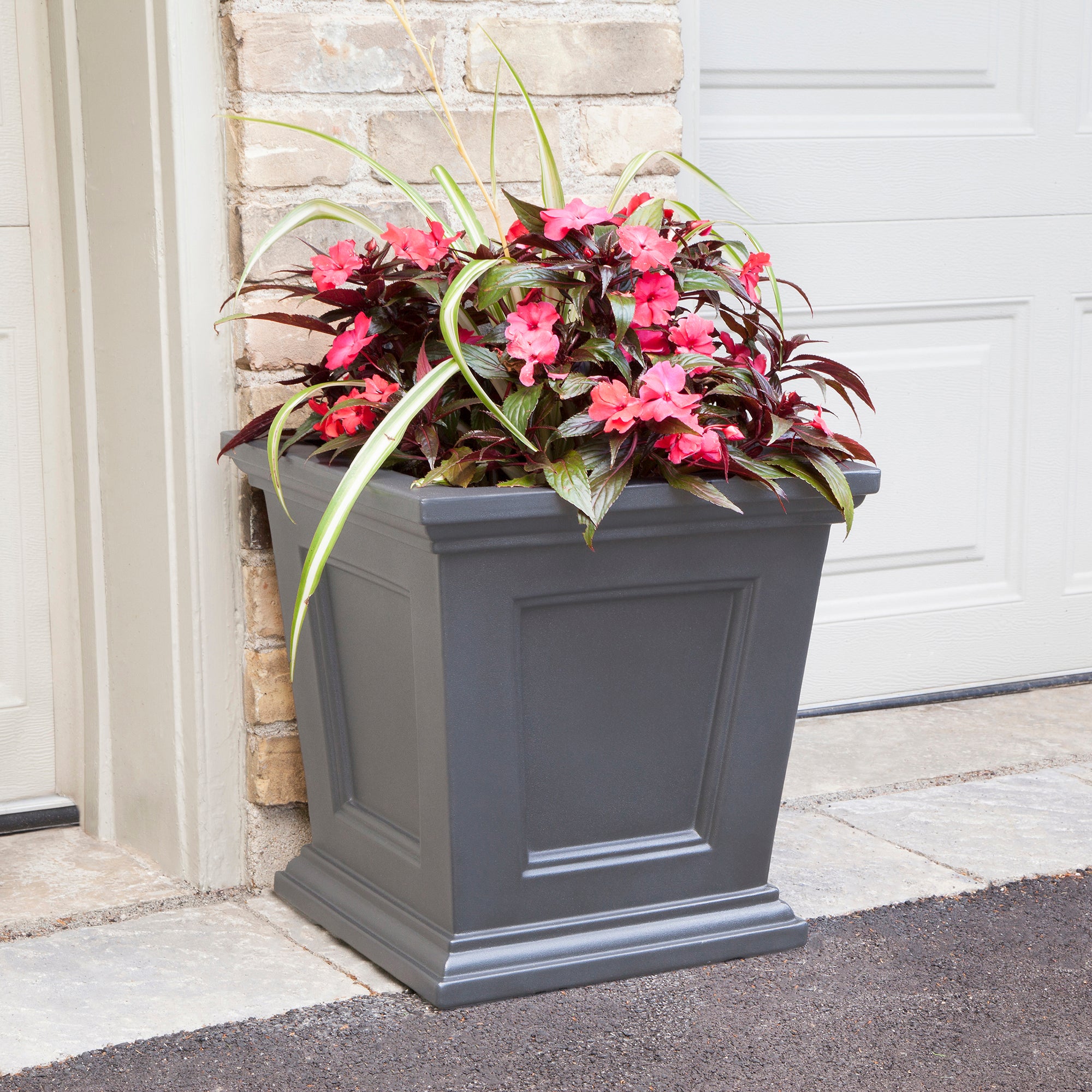 Mayne Fairfield 16-Inch Self-Watering Square Planter