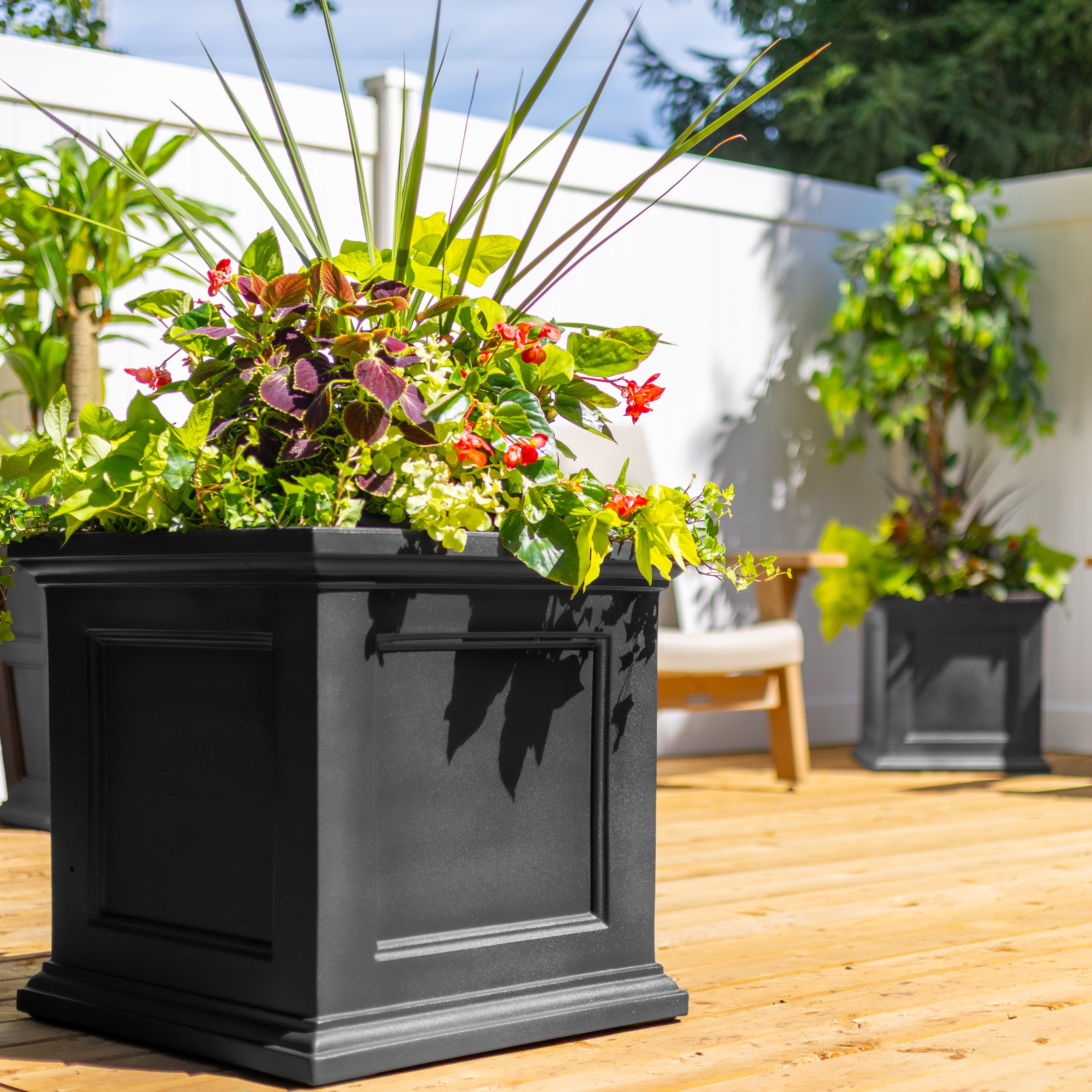Mayne Fairfield 24-Inch Self-Watering Square Planter