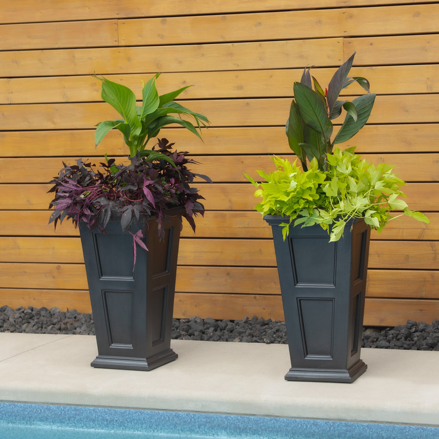 Mayne Fairfield 28in Tall Planter