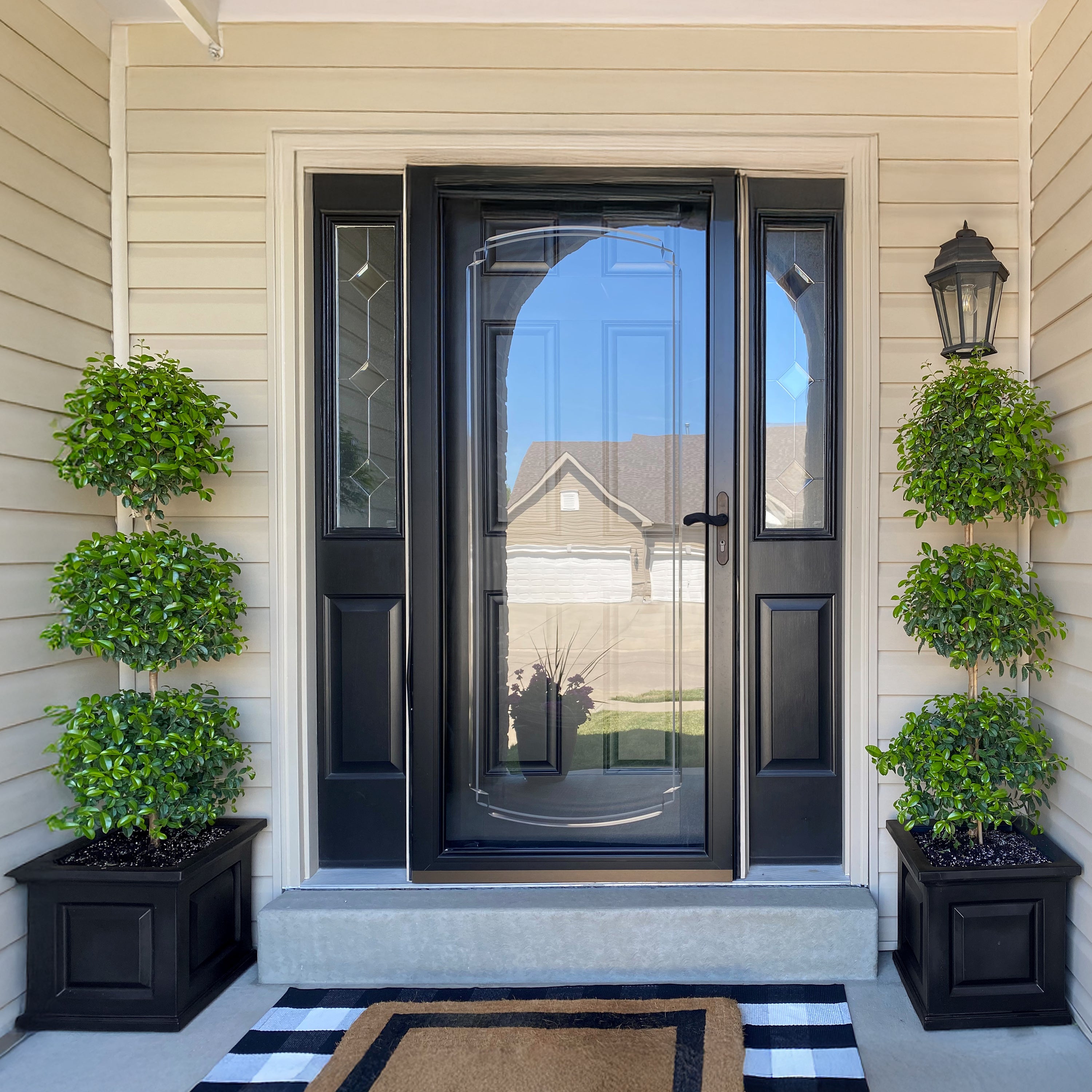 Mayne Nantucket 16-Inch Self-Watering Square Planter