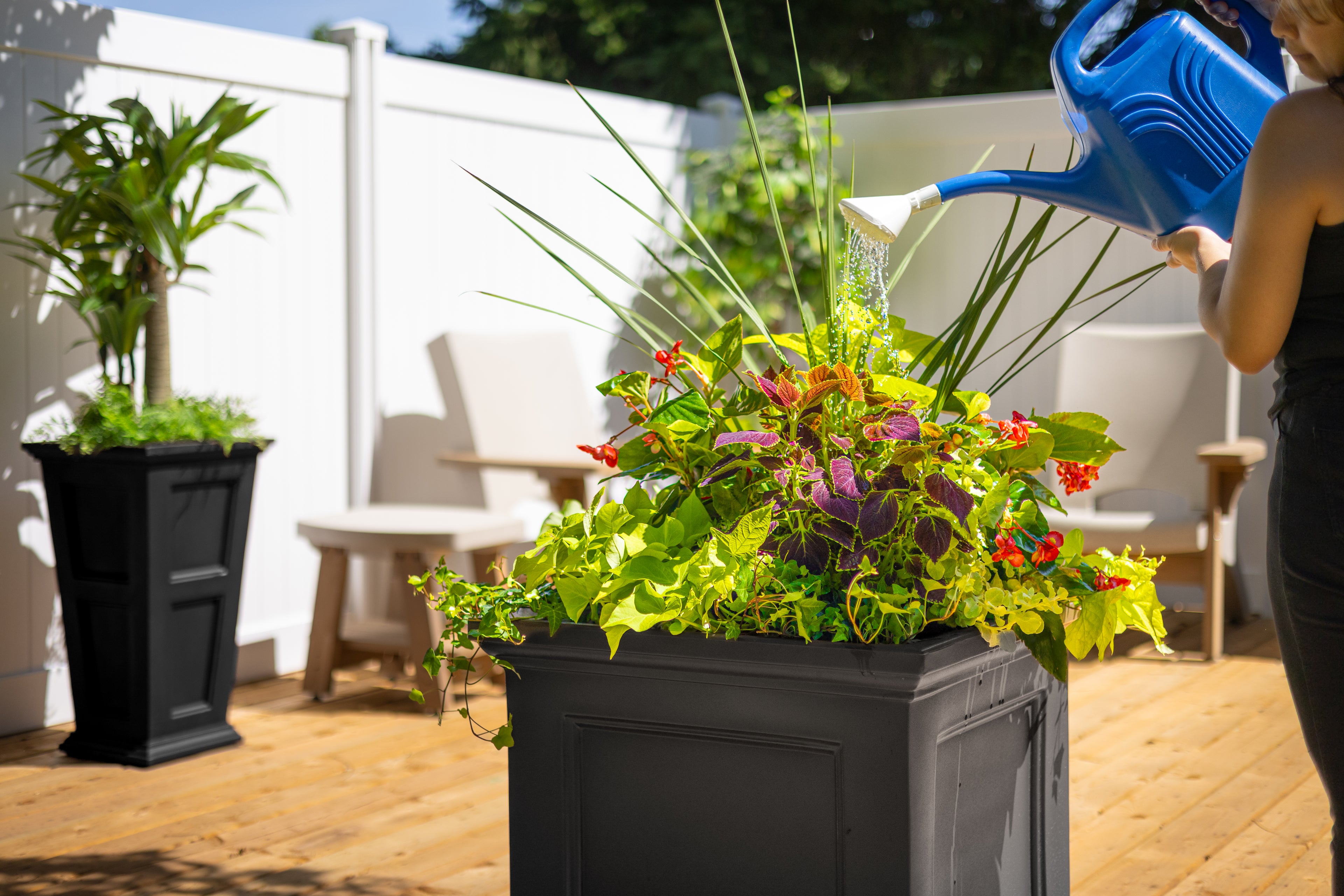 Mayne Fairfield 24-Inch Self-Watering Square Planter