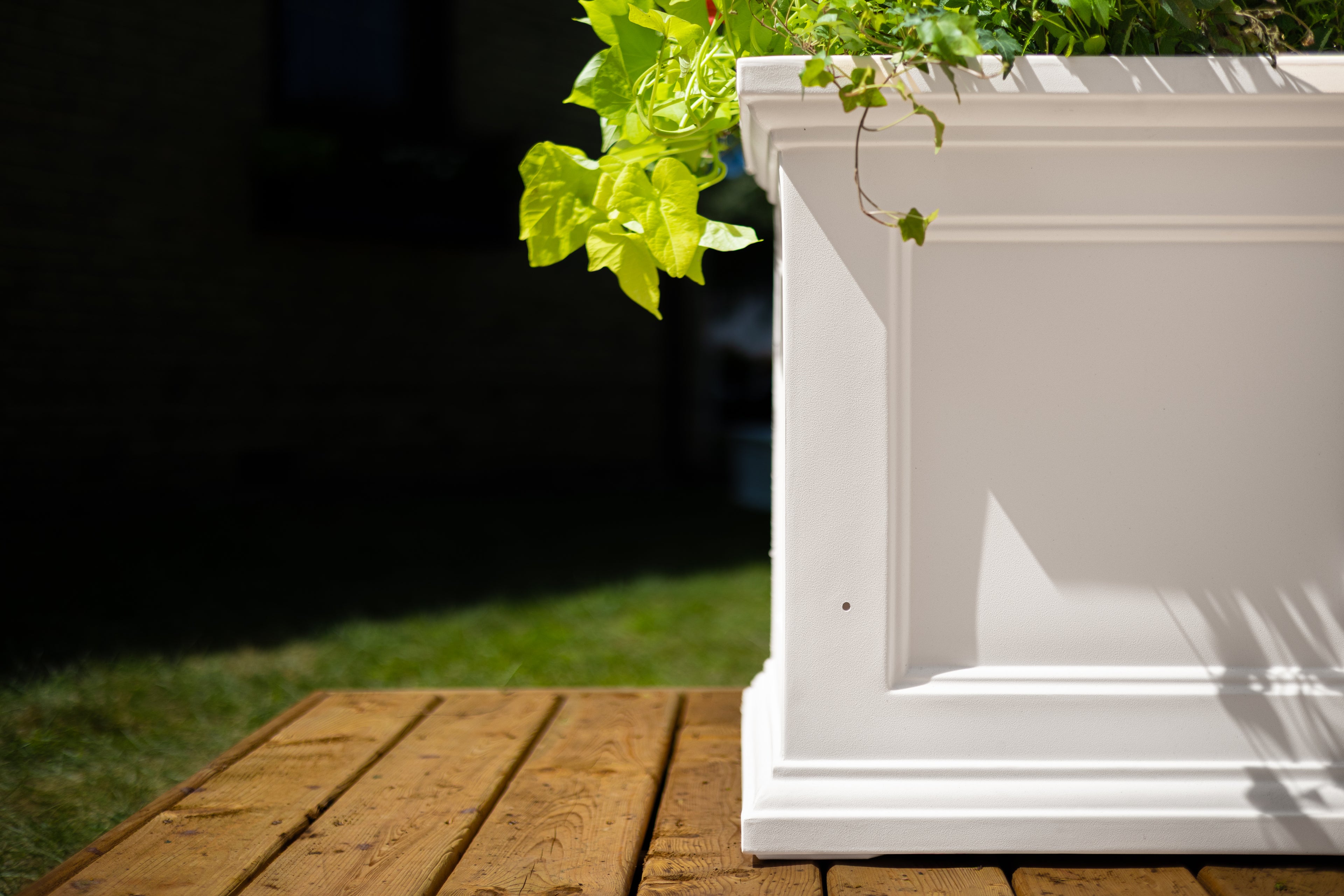 Mayne Fairfield 24-Inch Self-Watering Square Planter