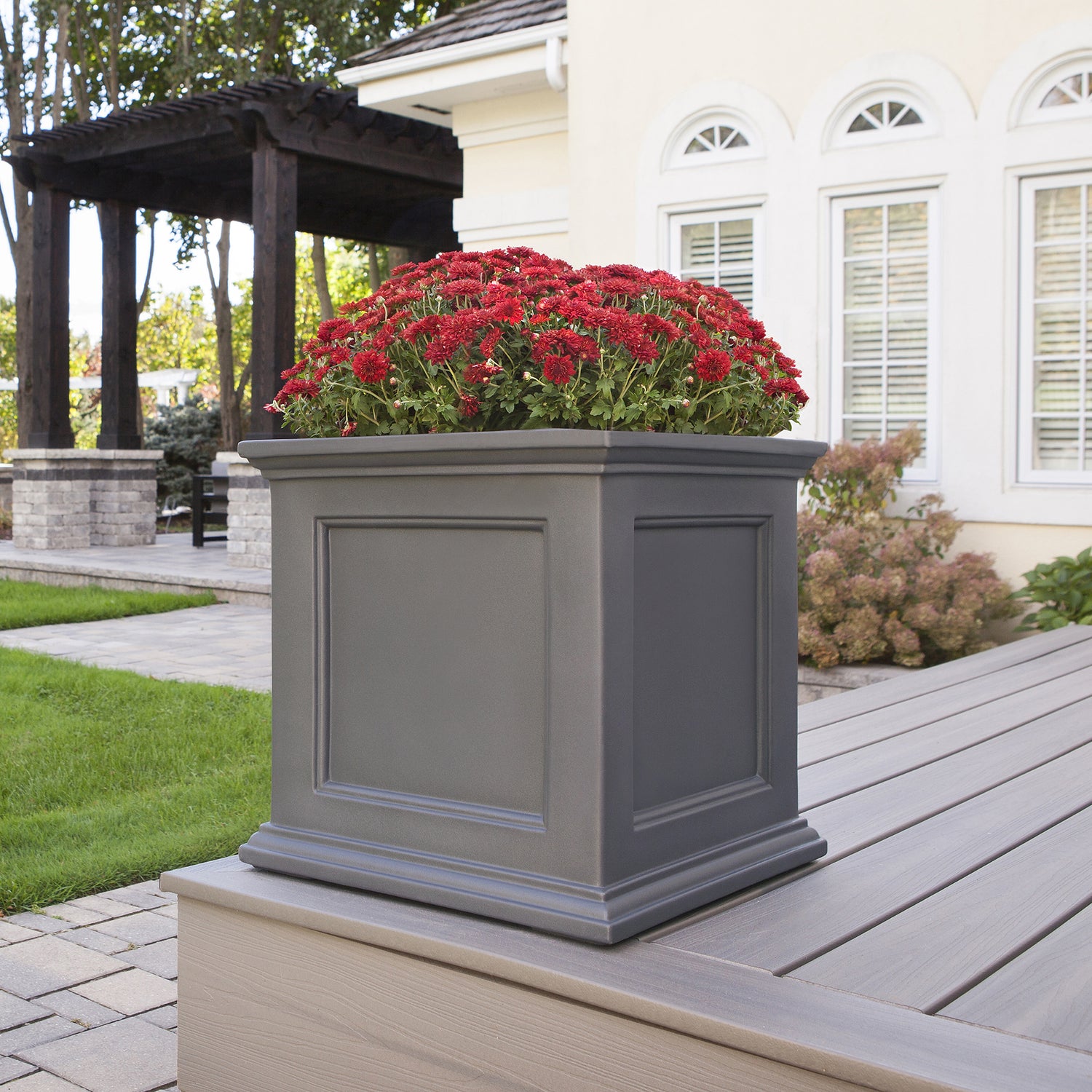 20 inch self watering planter Mayne Fairfield 20-Inch Self-Watering Square Planter