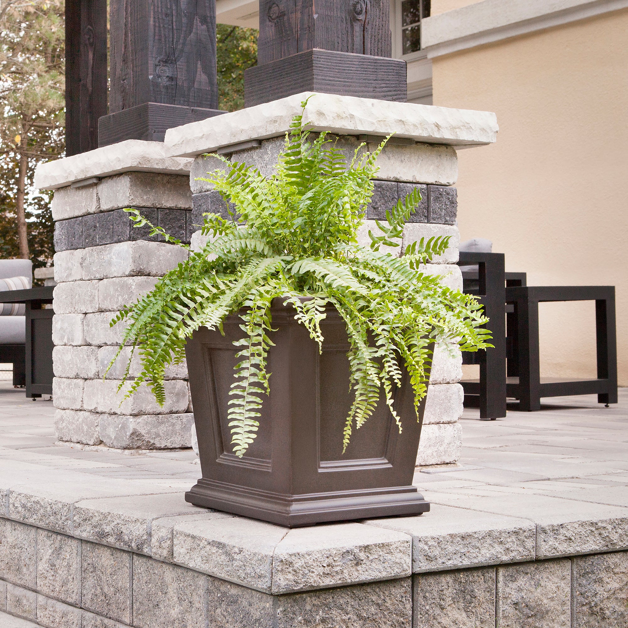Mayne Fairfield 16-Inch Self-Watering Square Planter