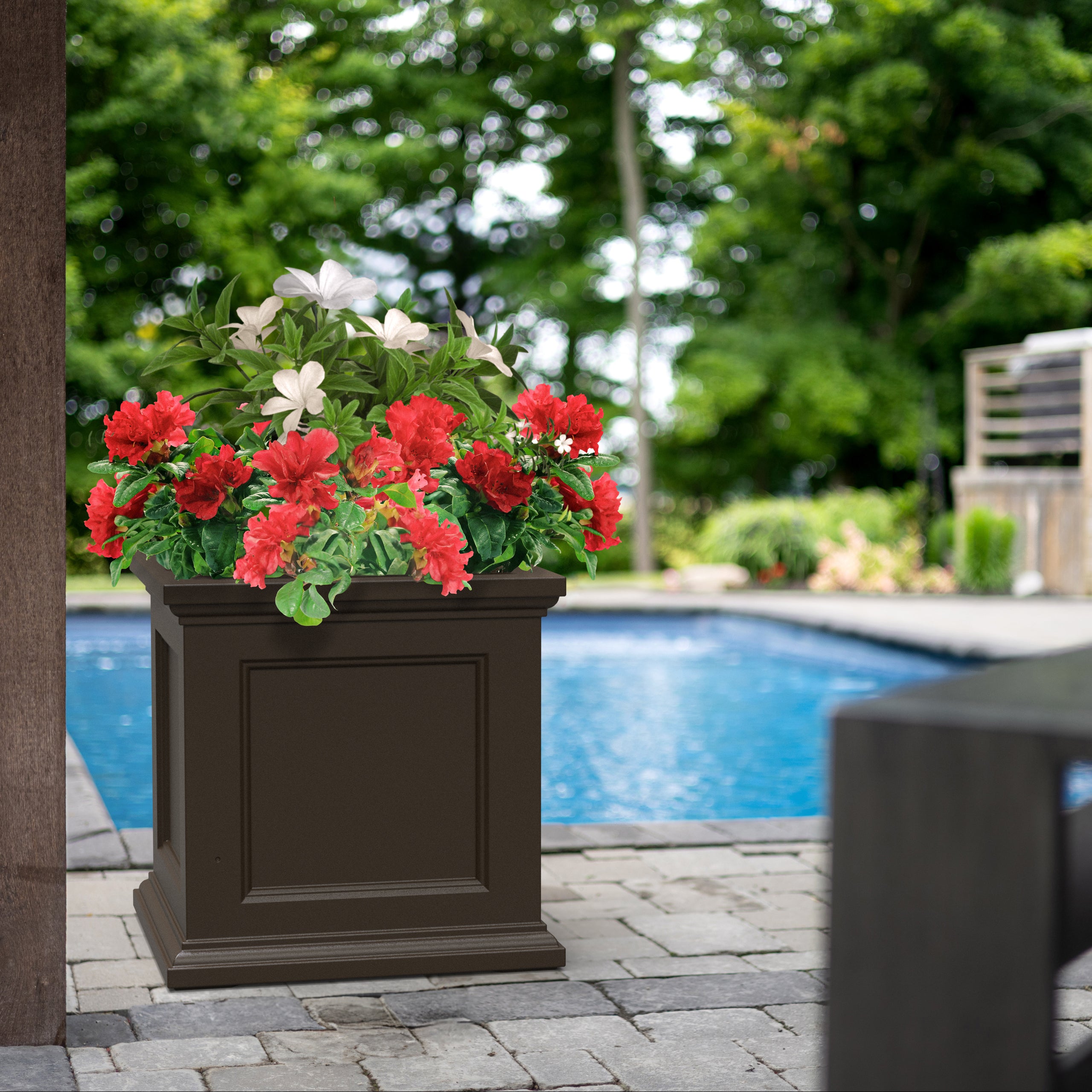 Mayne Fairfield 24in Square Planter