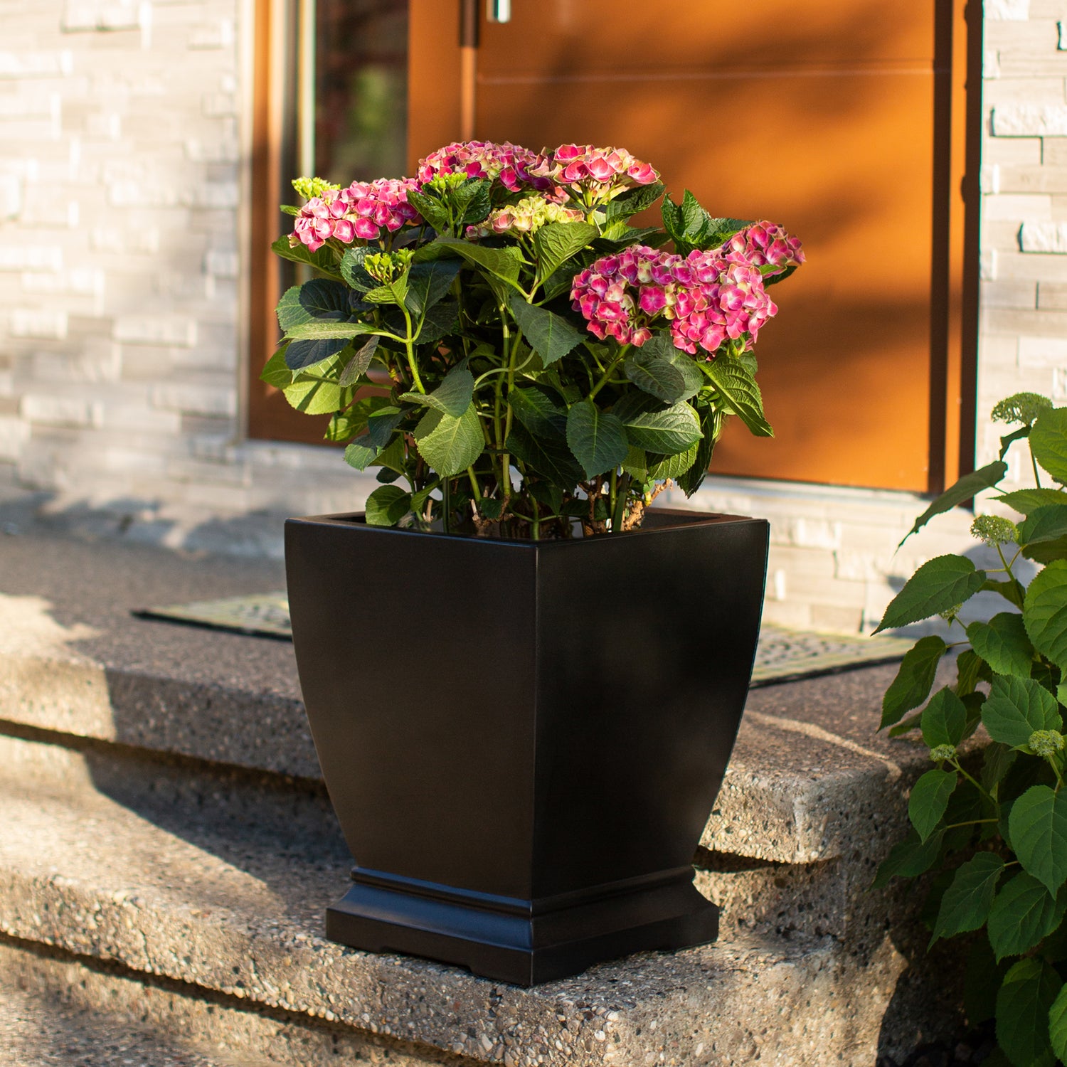 Mayne Acadia 18in Planter