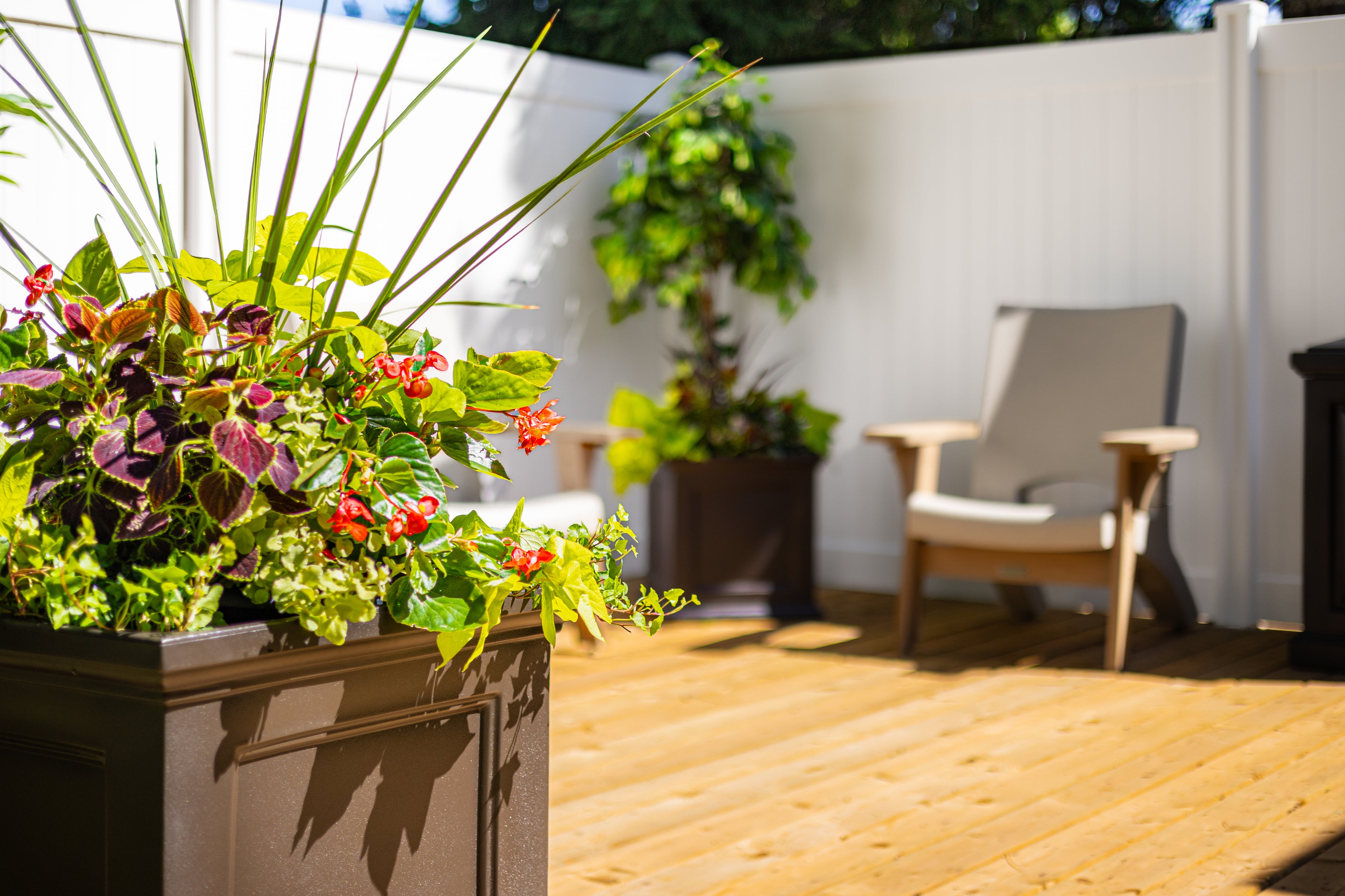 Mayne Fairfield 24in Square Planter